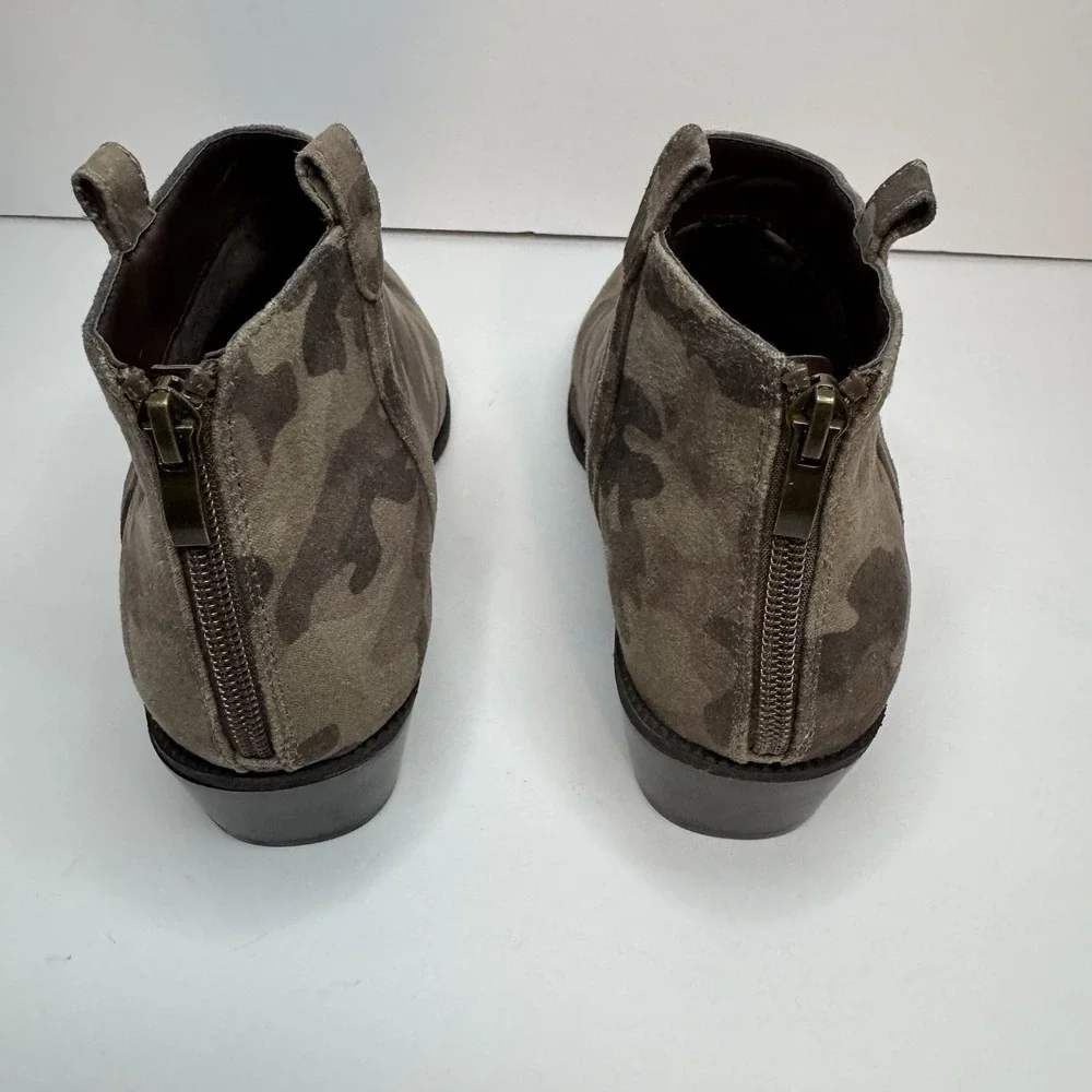 Comfort est 1946 Camo Print‎ Western Ankle Bootie women's size 8